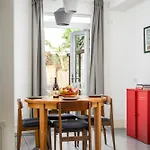 New Spacious And Bright House-parking-by Fabaccommodation *
