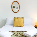 New Spacious And Bright House-parking-by Fabaccommodation