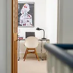 New Spacious And Bright House-parking-by Fabaccommodation Hébergement de vacances *