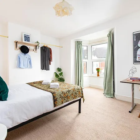 New Spacious And Bright House-parking-by Fabaccommodation Bristol