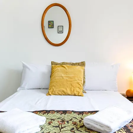 New Spacious And Bright House-parking-by Fabaccommodation