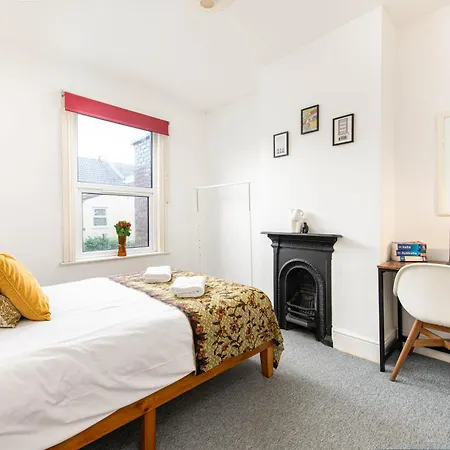 New Spacious And Bright House-parking-by Fabaccommodation Bristol