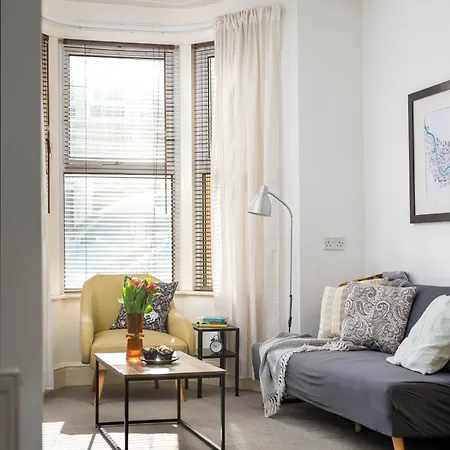 New Spacious And Bright House-parking-by Fabaccommodation * Bristol