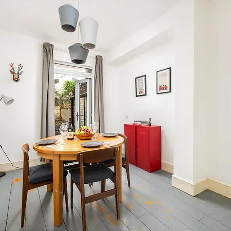 New Spacious And Bright House-parking-by Fabaccommodation *