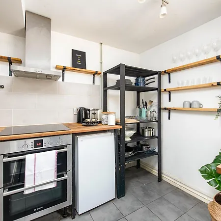 New Spacious And Bright House-parking-by Fabaccommodation Bristol