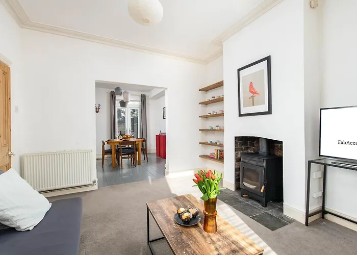 Feriehus New Spacious And Bright House-parking-by Fabaccommodation *