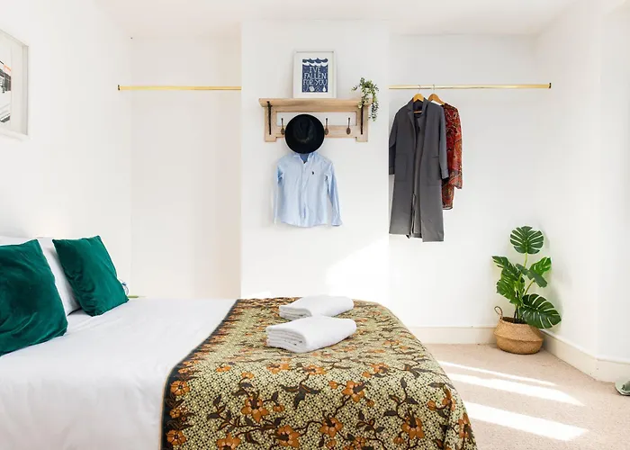 Feriehus New Spacious And Bright House-parking-by Fabaccommodation Bristol