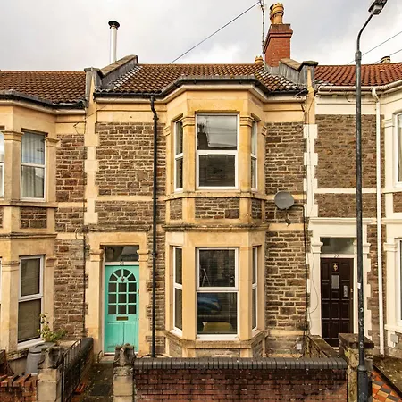 New Spacious&bright House-parking-by Fabaccommodation Сasa de vacaciones