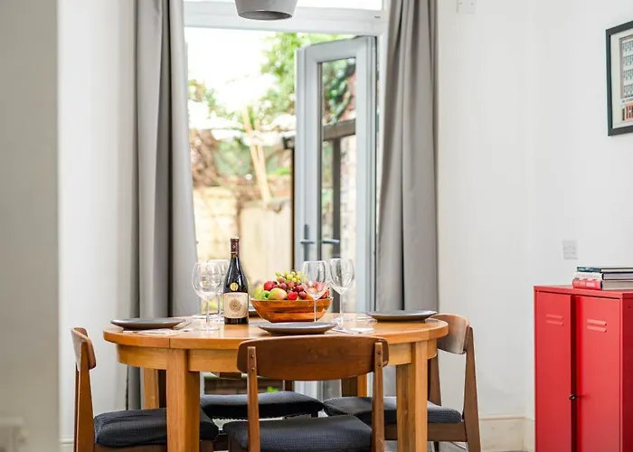 New Spacious&bright House-parking-by Fabaccommodation *